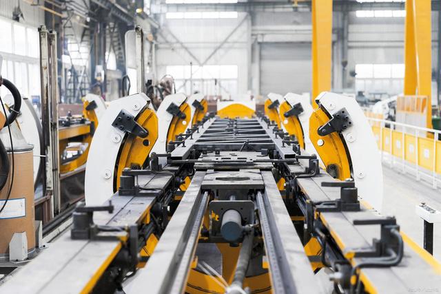 Automatic control system of stacker reclaimer with convenient installation
